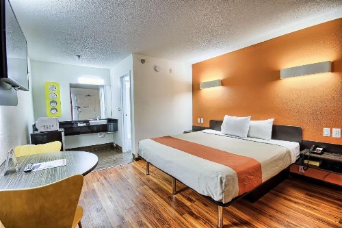 Motel 6-Columbus OH - West - image 45