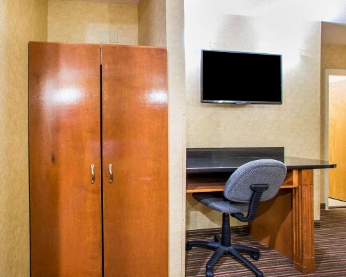 Quality Inn and Suites North/Polaris - image 17