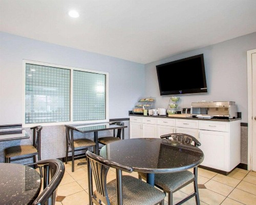 Quality Inn and Suites North/Polaris - image 7
