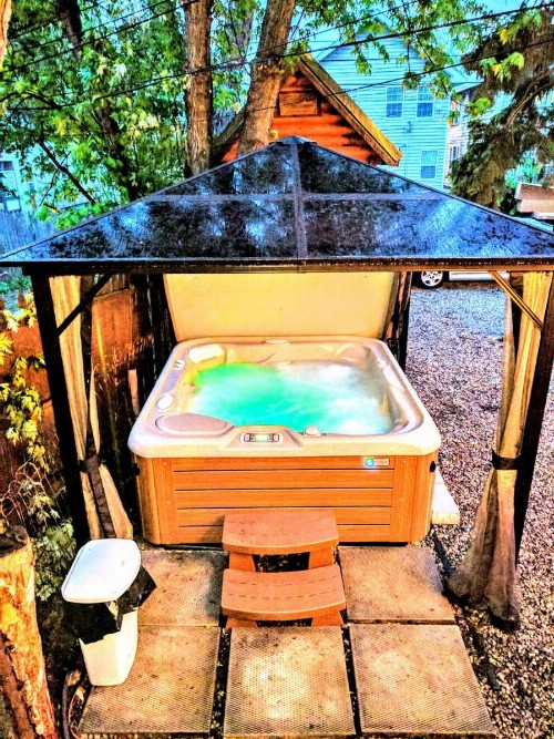 The Wayfaring Buckeye Hostel - image 2