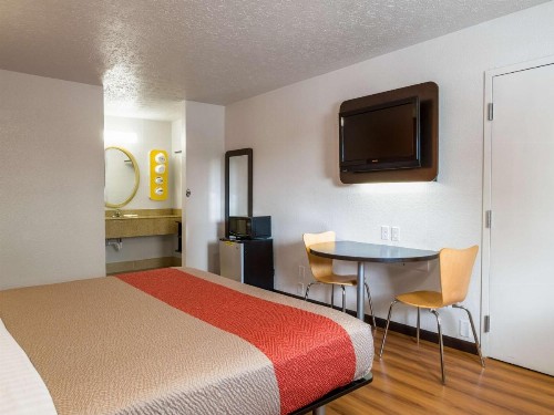 Motel 6-Columbus OH - OSU - image 14