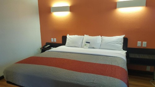 Motel 6-Columbus OH - OSU - image 15