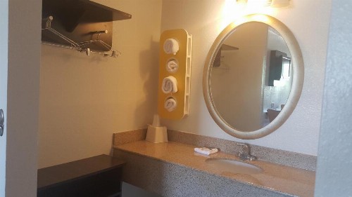 Motel 6-Columbus OH - OSU - image 24