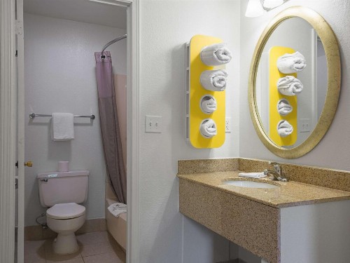 Motel 6-Columbus OH - OSU - image 30