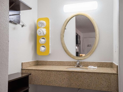 Motel 6-Columbus OH - OSU - image 32