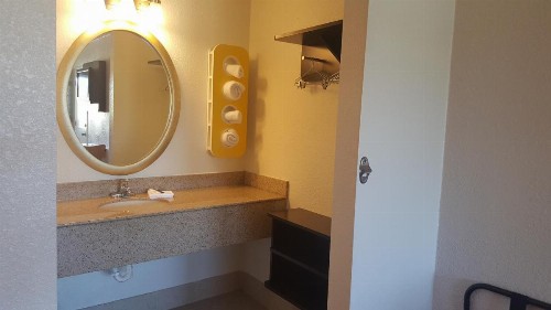Motel 6-Columbus OH - OSU - image 34