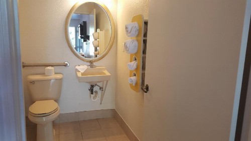 Motel 6-Columbus OH - OSU - image 36