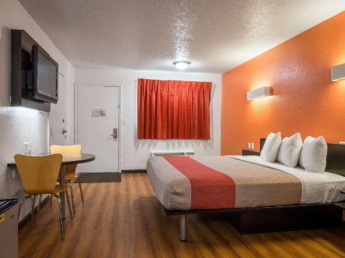 Motel 6-Columbus OH - OSU - image 4