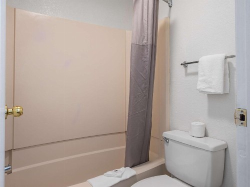 Motel 6-Columbus OH - OSU - image 42