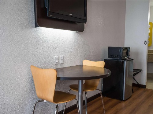 Motel 6-Columbus OH - OSU - image 45