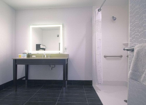 Hampton Inn & Suites Columbus/University Area - image 42