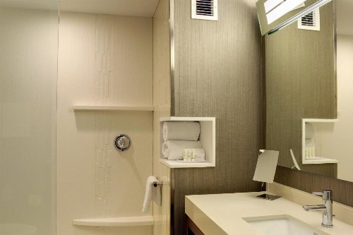 Courtyard by Marriott Columbus OSU - image 13