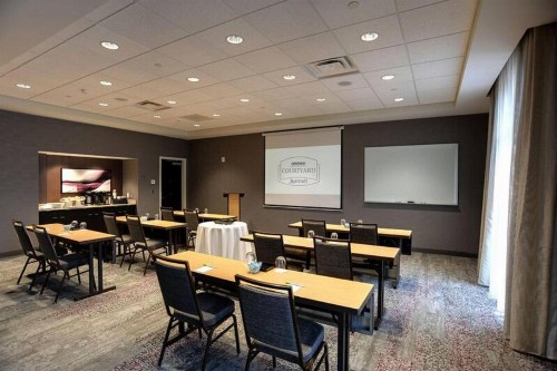 Courtyard by Marriott Columbus OSU - image 4