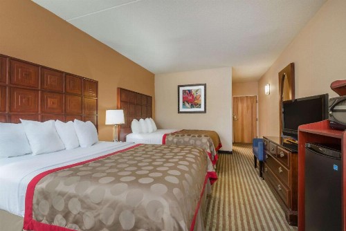 Ramada by Wyndham Columbus North - image 10