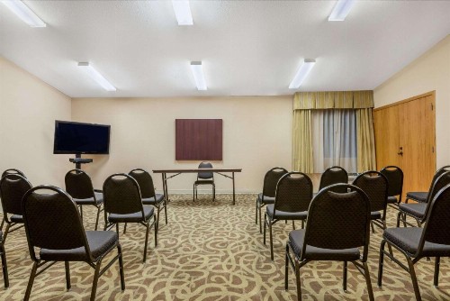 Ramada by Wyndham Columbus North - image 15