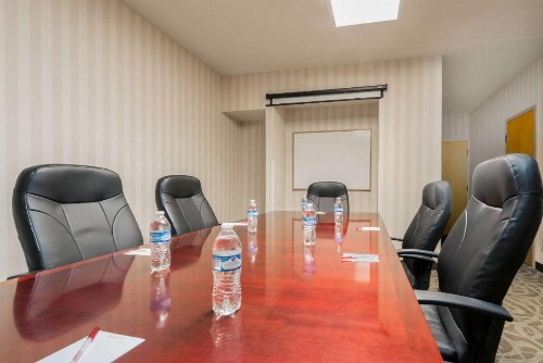 Ramada by Wyndham Columbus North - image 16