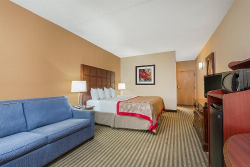 Ramada by Wyndham Columbus North - image 27