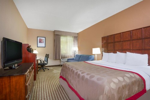 Ramada by Wyndham Columbus North - image 28