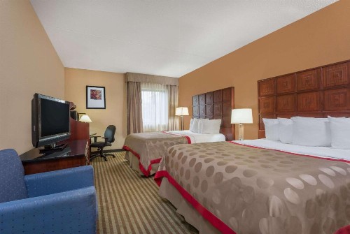 Ramada by Wyndham Columbus North - image 3