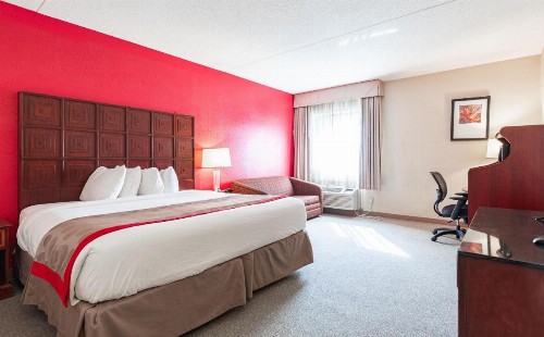 Ramada by Wyndham Columbus North - image 31