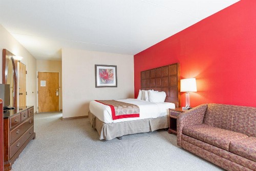 Ramada by Wyndham Columbus North - image 32