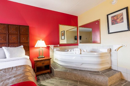 Ramada by Wyndham Columbus North - image 35