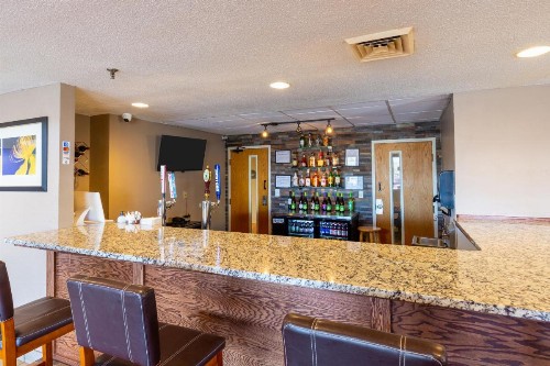 Ramada by Wyndham Columbus North - image 40