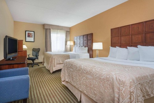 Ramada by Wyndham Columbus North - image 6