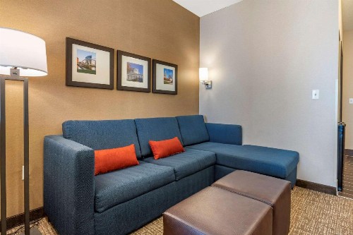 Comfort Suites Columbus Airport - image 16