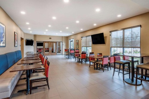 Comfort Suites Columbus Airport - image 29