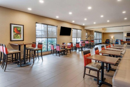 Comfort Suites Columbus Airport - image 31