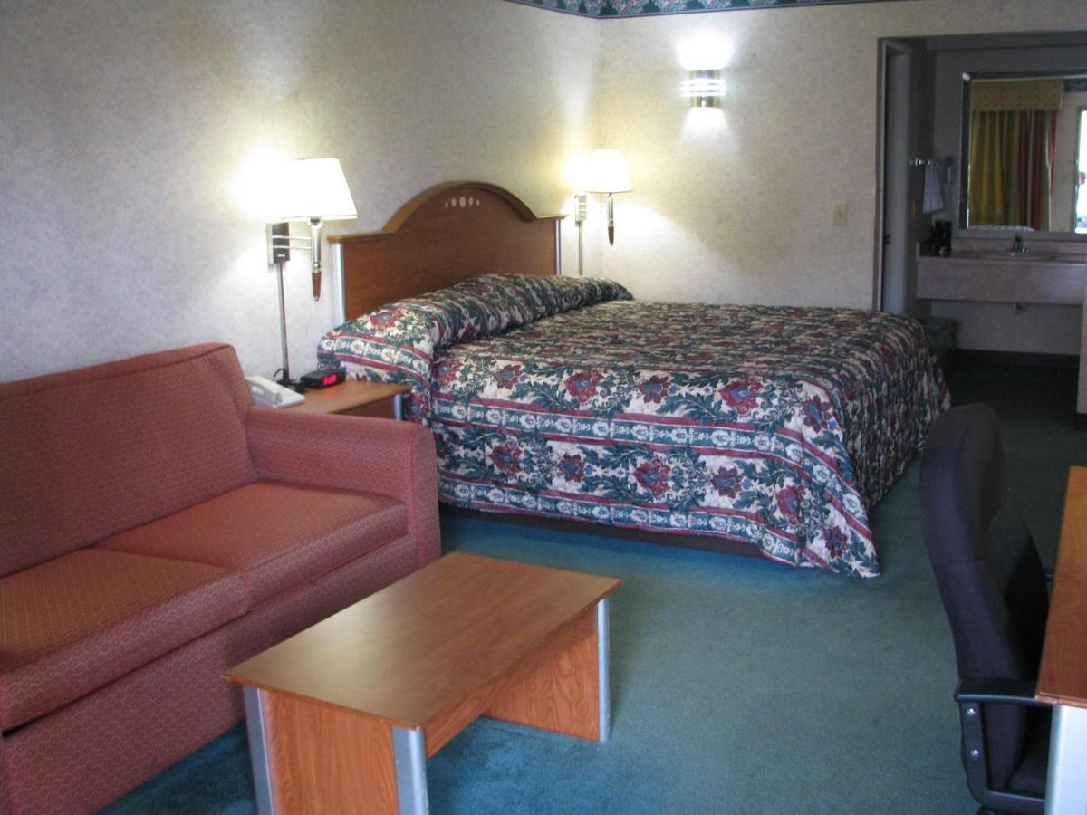 Royal Inn Motel - image 7