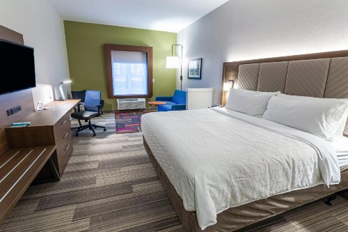 Holiday Inn Express & Suites - Columbus - Worthington an IHG Hotel - image 3