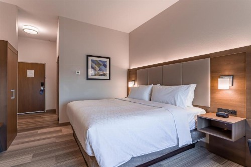 Holiday Inn Express & Suites - Columbus - Worthington an IHG Hotel - image 39