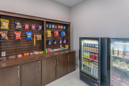 Holiday Inn Express & Suites - Columbus - Worthington an IHG Hotel - image 7