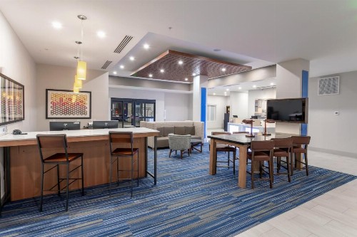 Holiday Inn Express & Suites - Columbus - Worthington an IHG Hotel - image 8