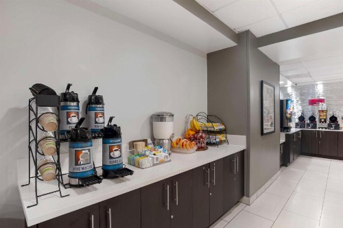 Best Western Plus Commerce Hotel - image 8