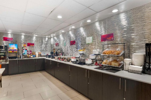 Best Western Plus Commerce Hotel - image 9