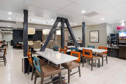 Best Western Plus Commerce Hotel - image 10