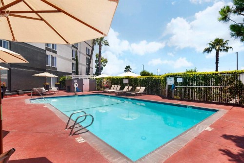 Best Western Plus Commerce Hotel - image 11