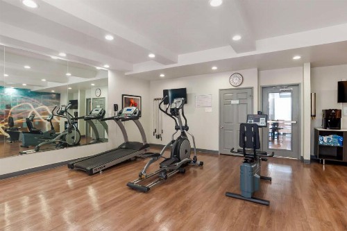 Best Western Plus Commerce Hotel - image 12