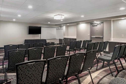 Best Western Plus Commerce Hotel - image 14