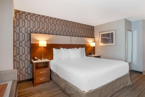 Best Western Plus Commerce Hotel - image 15