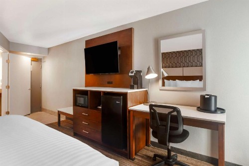 Best Western Plus Commerce Hotel - image 16
