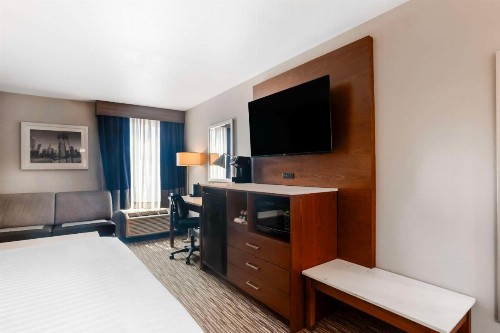 Best Western Plus Commerce Hotel - image 19