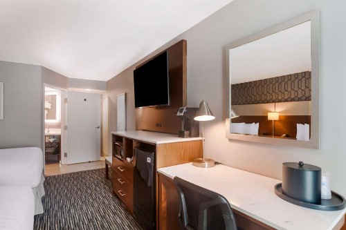 Best Western Plus Commerce Hotel - image 21