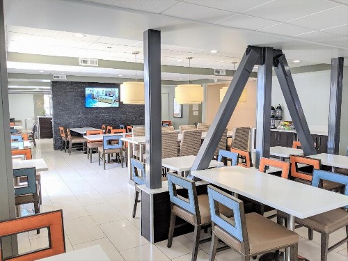 Best Western Plus Commerce Hotel - image 36