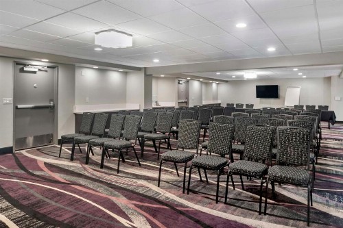 Best Western Plus Commerce Hotel - image 4