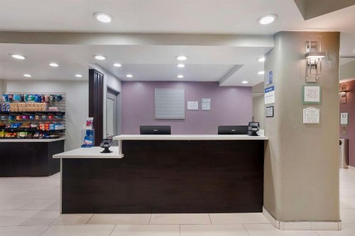 Best Western Plus Commerce Hotel - image 6