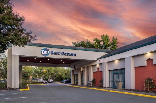 Best Western Heritage Inn - image 10